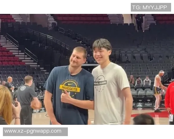 杨瀚森与偶像约基奇的赛场对话瞬间如此接近却又遥不可及 杨瀚森与偶像约基奇的赛场对话瞬间如此接近却又遥不可及